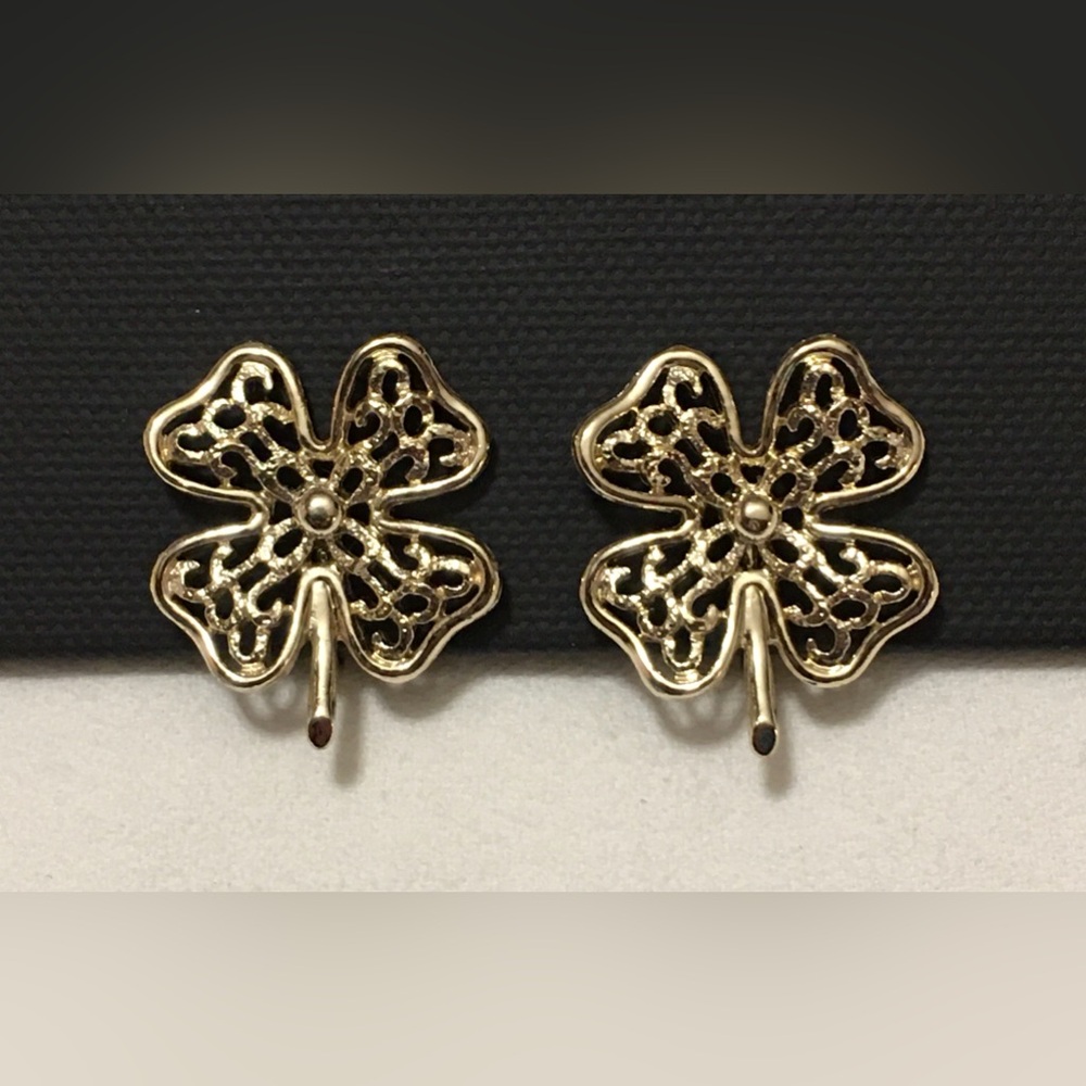 pNOS Delightful Vtg 1972 FILIGREE CLOVER Goldtone Shamrock 4-Leaf Clover Clip